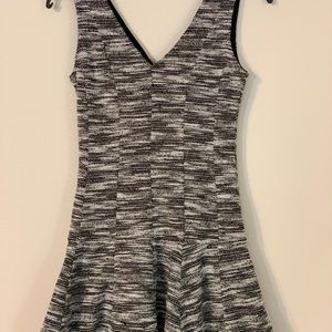 Banana Republic black and white, 00 petite dress